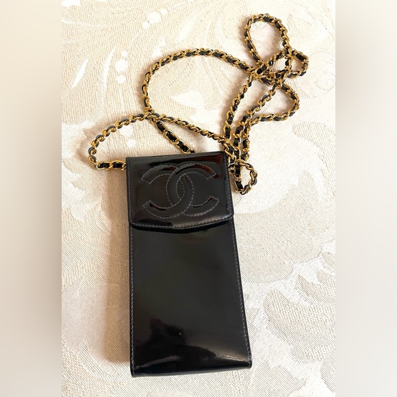Chanel vintage patent cell phone holder - Picture 3 of 13